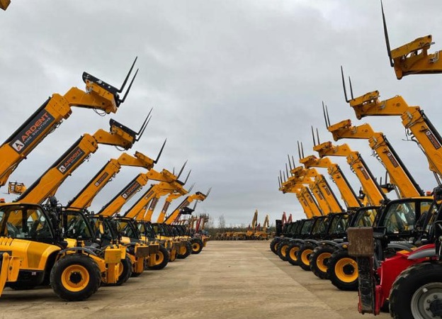 How does Heavy Plant Hire look in 2025?