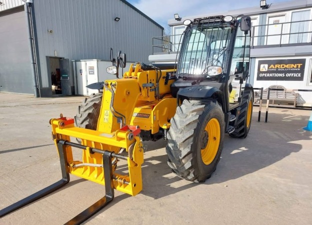 Maximising Efficiency with Heavy Lift Telehandler Hire for Construction Projects