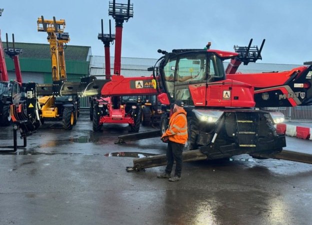 The Ultimate Guide to Matching Telehandler Attachments to Construction Tasks